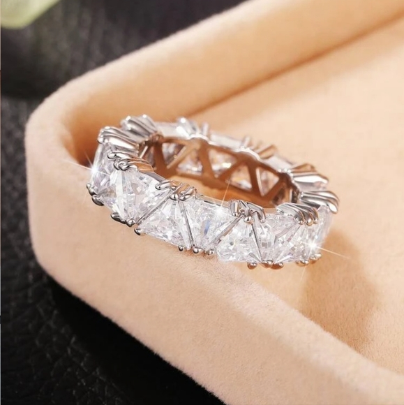 🎊🎊NEW🎊🎊BEAUTIFUL!! TRIANGLE CZ Ring in SILVER Plating 🎊🎊 - Picture 4 of 16